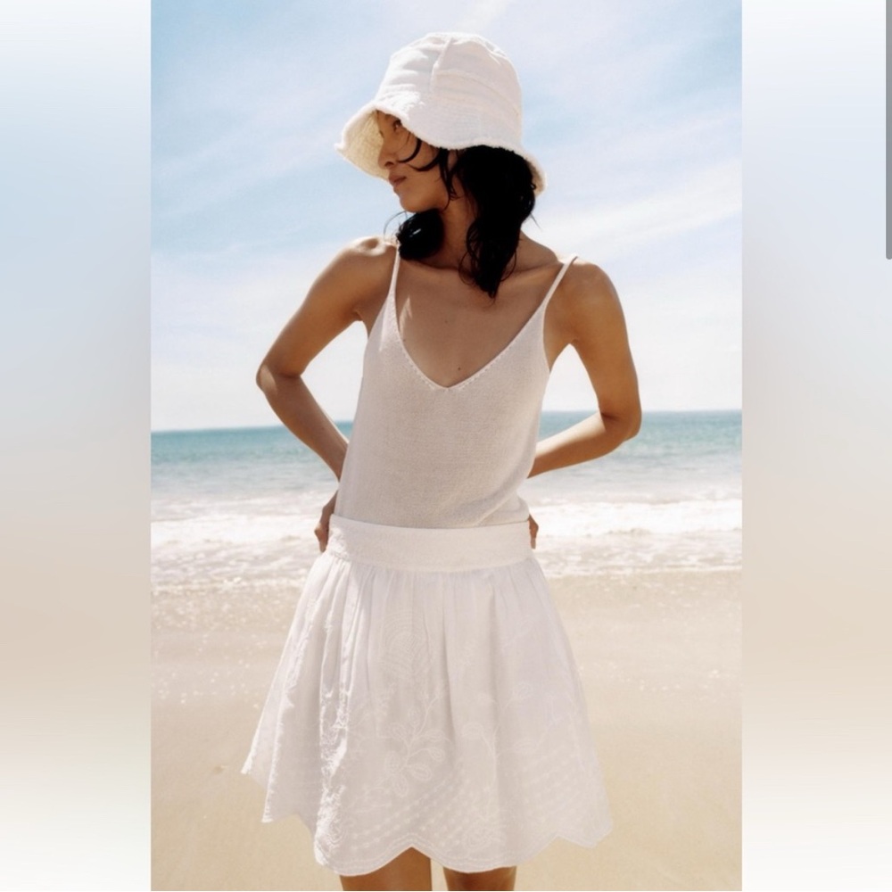 NWT // Zara - Embroidered Mini Skirt